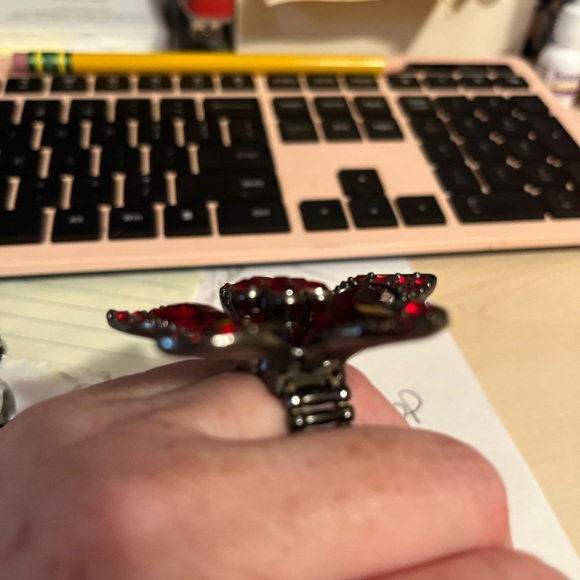 Beautiful red big flower ring with elastic band so it fits anyone and any finger - Picture 4 of 6